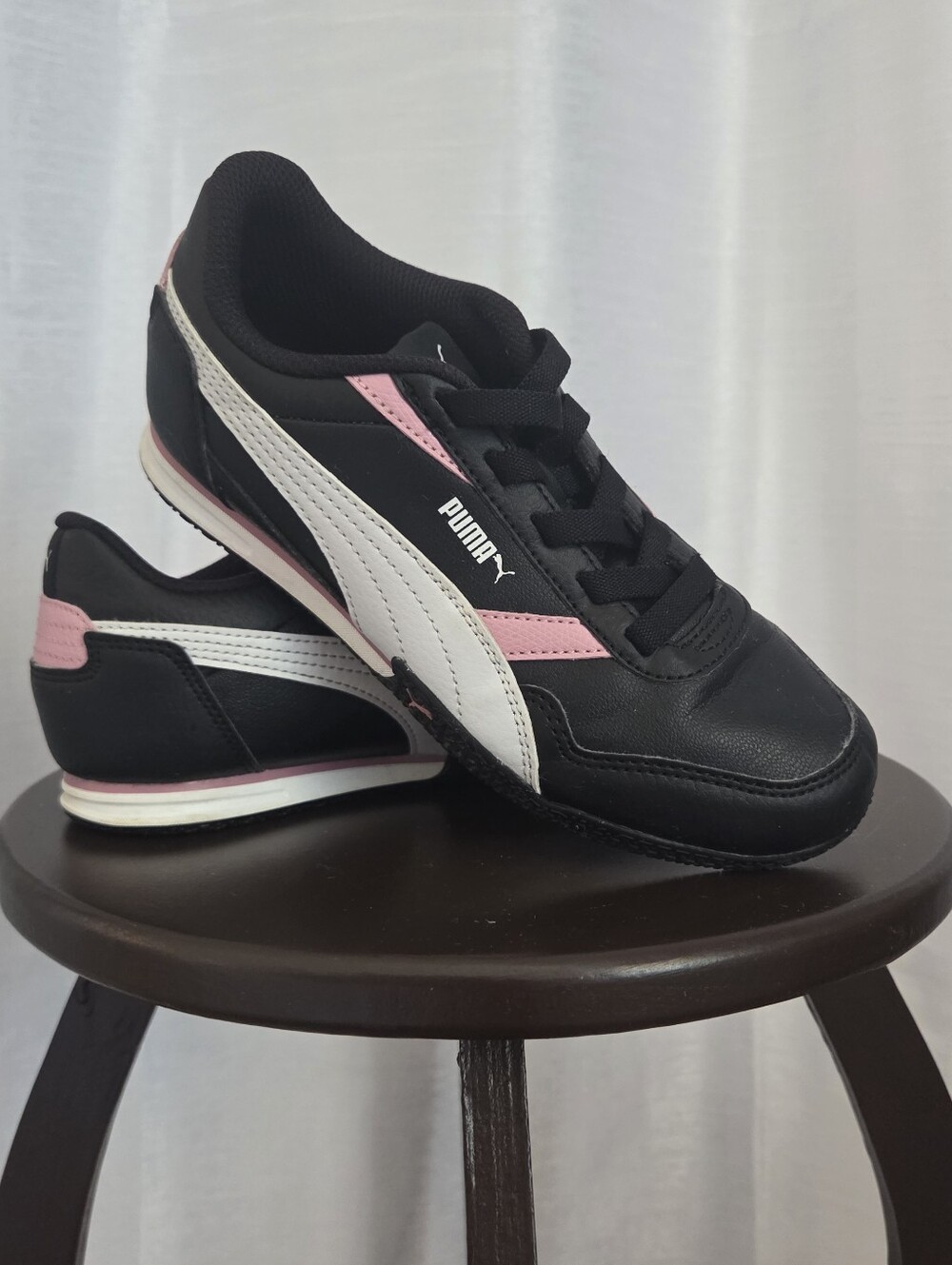 Puma Girls' Black and Pink Low-Top Athletic Sneakers